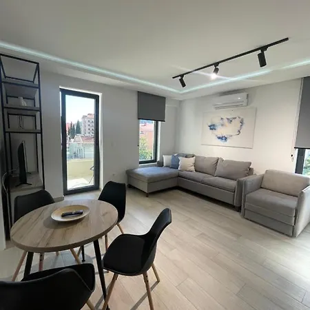 Dora Family Apartment